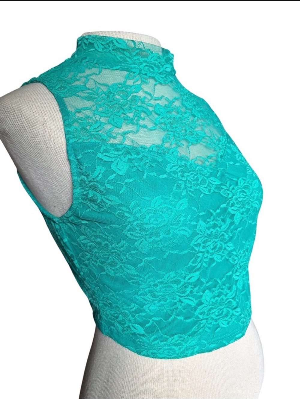 Fitted Lace Crop Top with Mandarin Collar - Picture 7 of 7